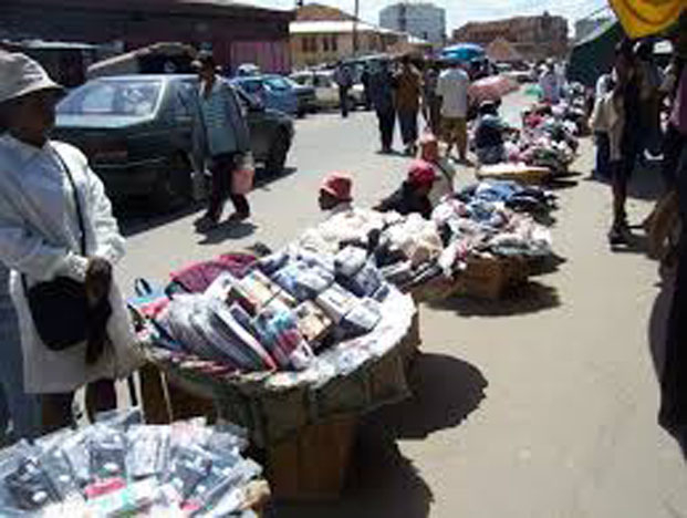 Organisation du marché à Behoririka et Soarano - Affrontement entre commerçants et policiers municipaux