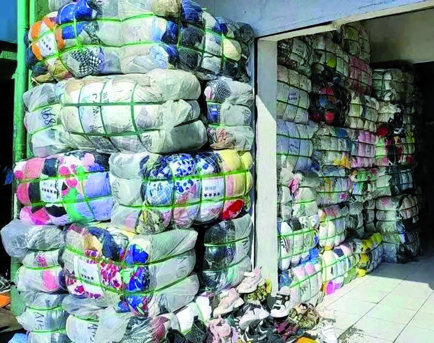 Le paradoxe textile malgache - Coudre pour l’étranger, s’habiller en friperie